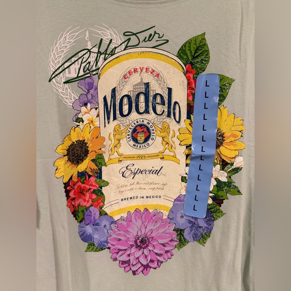 Modelo Graphic Tee - Picture 6 of 6